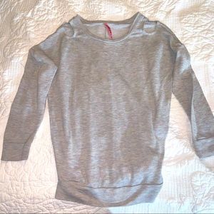 ❤️3/$10❤️ Tresics girls M light sweater top
